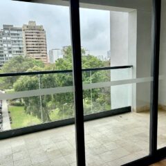 Venta Moderno Duplex Frente a Parque Estreno en San Isidro con Areas Comunes
